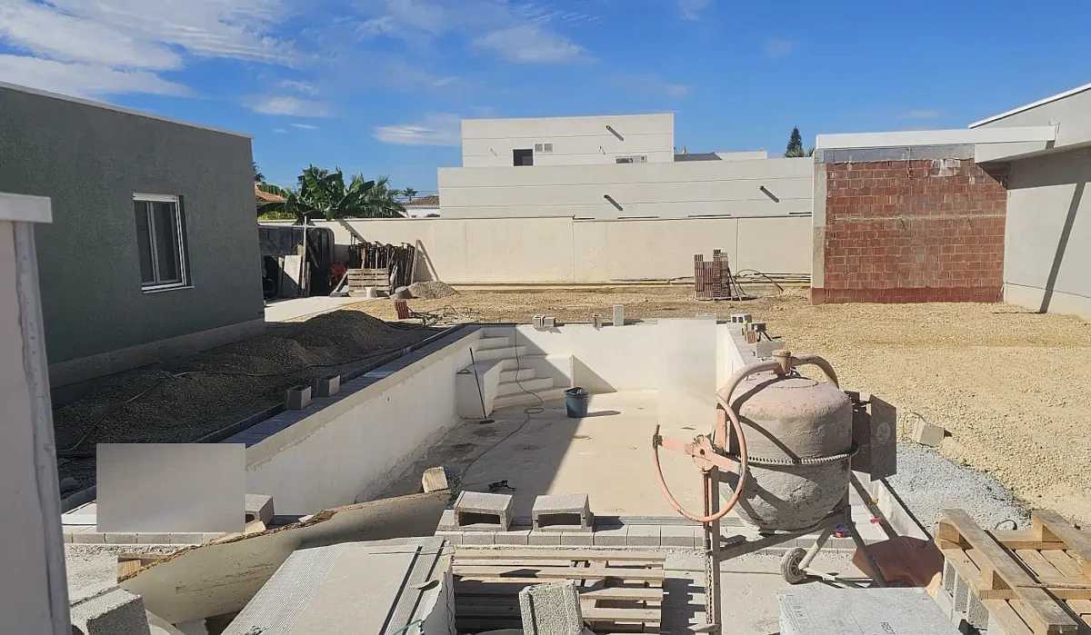 Poolbau-Firma in Torrevieja.